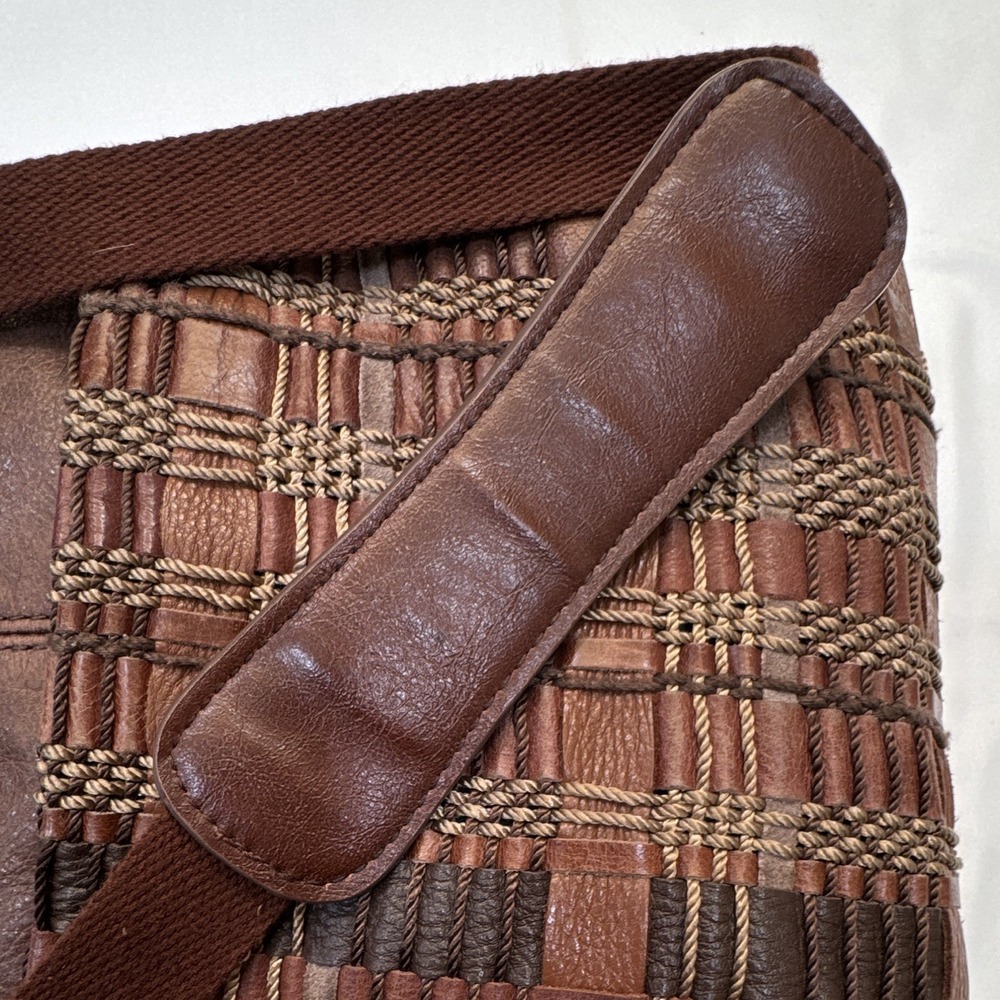 The Sak Brown Woven Crossbody Bag Zip Closure, Adjustable Strap, Pockets - Picture 8 of 11